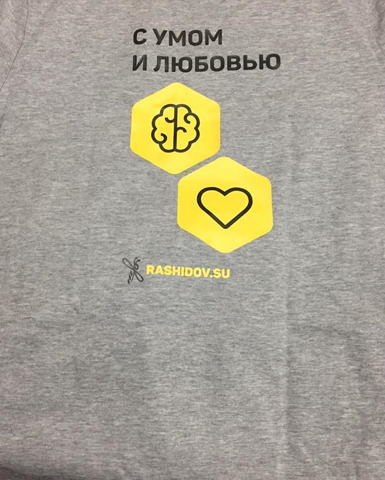 Печать на футболках в Москве: брендирование одежды для организаций
